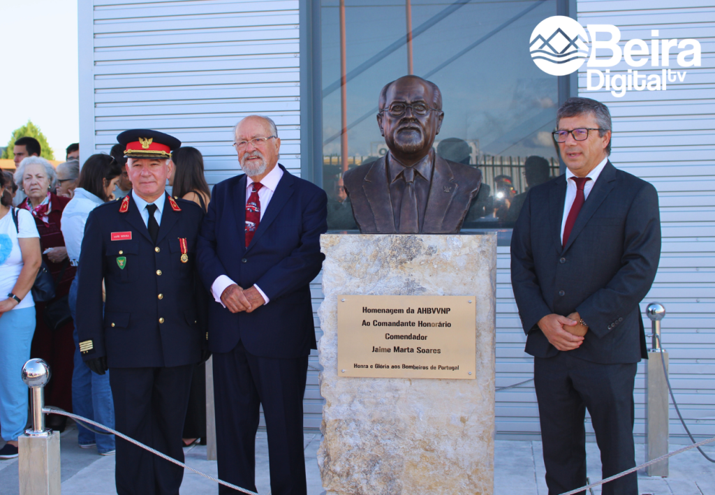 Luís Sousa, comandante dos Bombeiros de Poiares, Jaime Marta Soares, comandante honorário, Carlos Henriques, presidente da direção do Bombeiros de Poiares