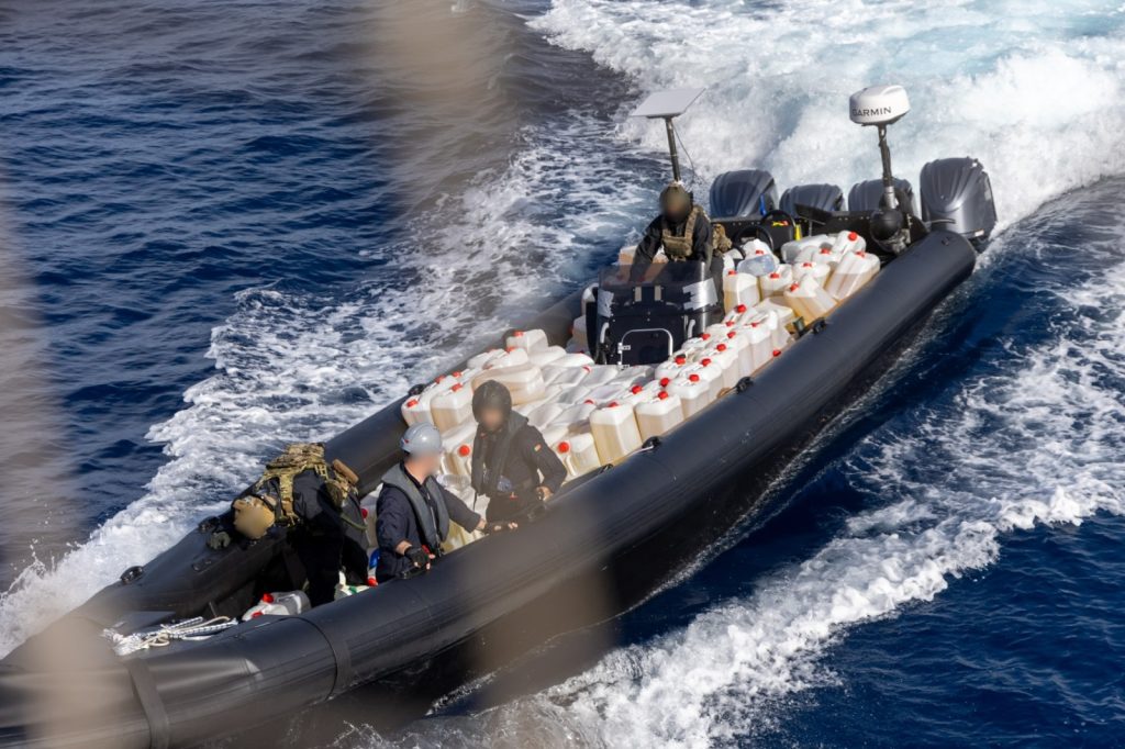 Marinha e Polícia Marítima intercetam e apreendem duas lanchas suspeitas de tráfico de estupefacientes a sul de Portugal