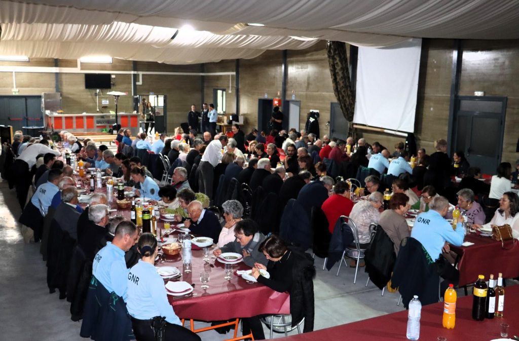 Comunicado de Imprensa Conjunto GNR e Pingo Doce promovem almoço de Natal para 100 idosos na Guarda 5