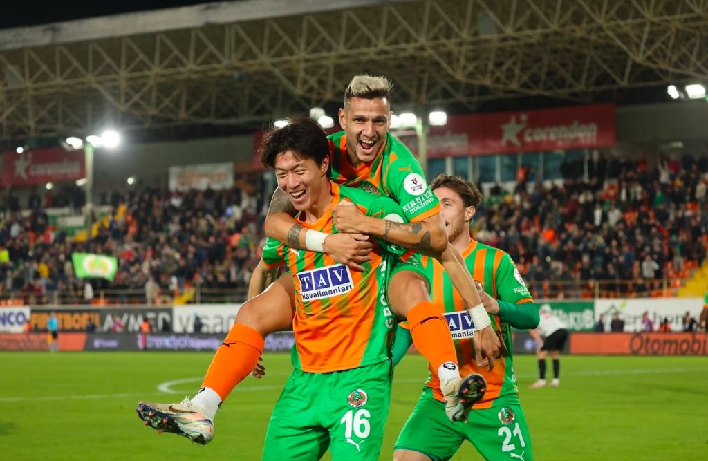 alanyaspor @alanyaspor 📸 Karşılaşmadan fotoğraflar!