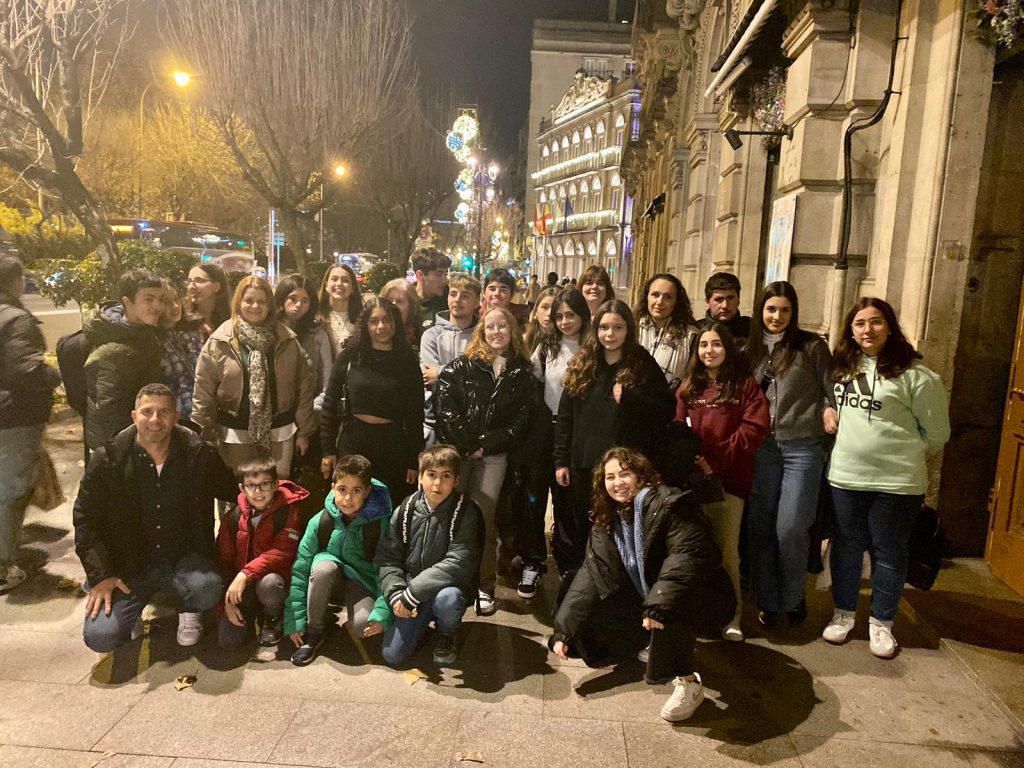 Viagem de um Sonho de Natal Jovens da Residência Fraternidade Encantam-se com o Natal em Vigo!