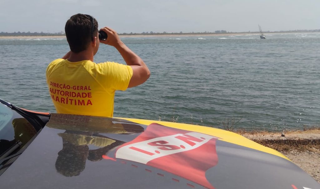 Veleiro encalha na barra do rio Guadiana_1