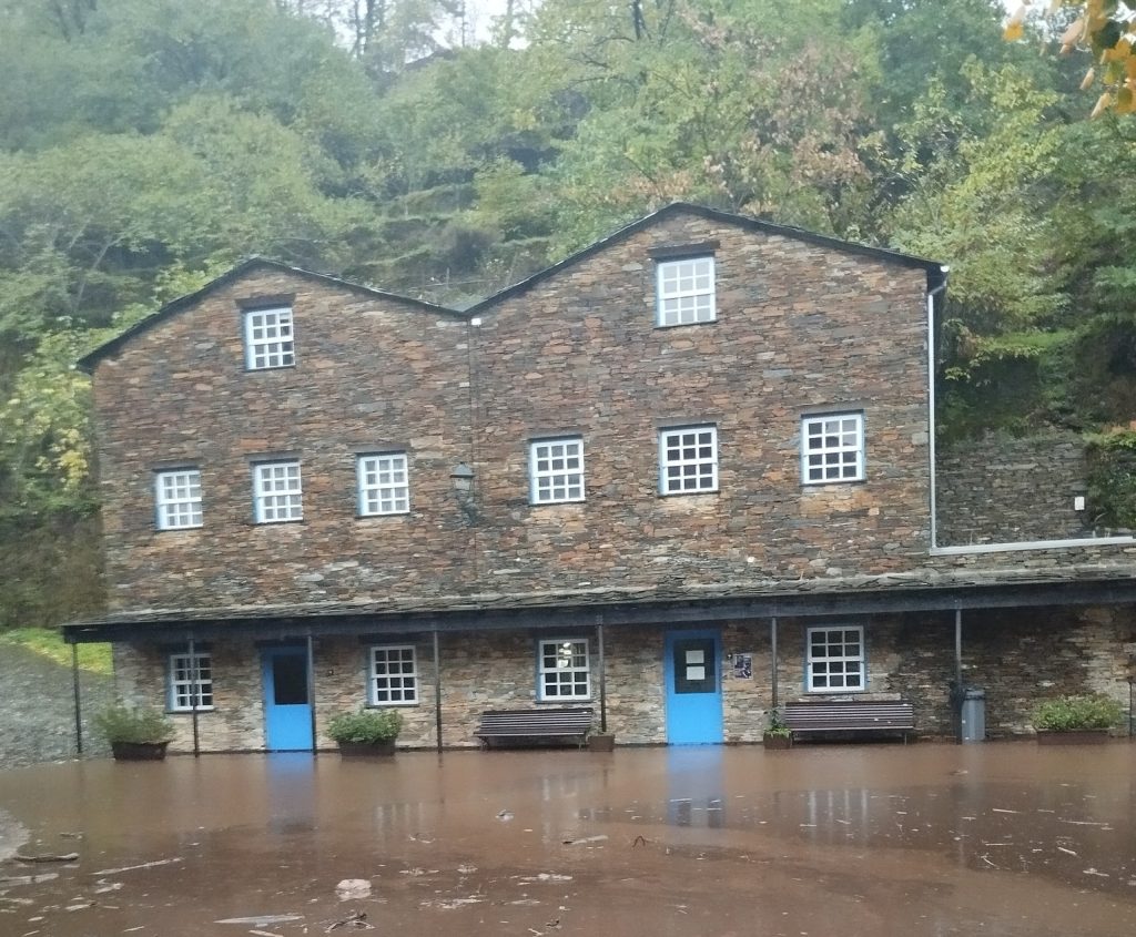 Derrocadas e inundações em acesso ao Piódão