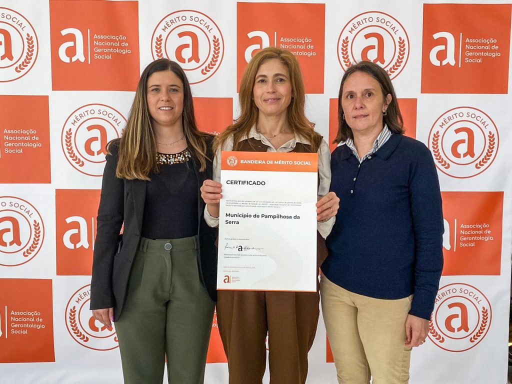 Pampilhosa da Serra distinguida com Bandeira de Mérito Social @CM Pampilhosa da Serra