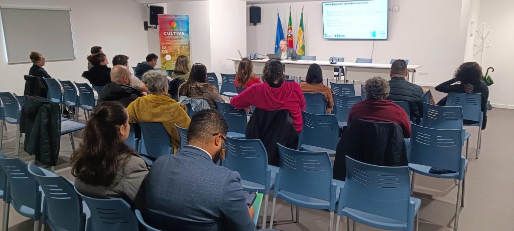 Tábua repudia encerramento da agência do Banco Santander no concelho @CM Tábua