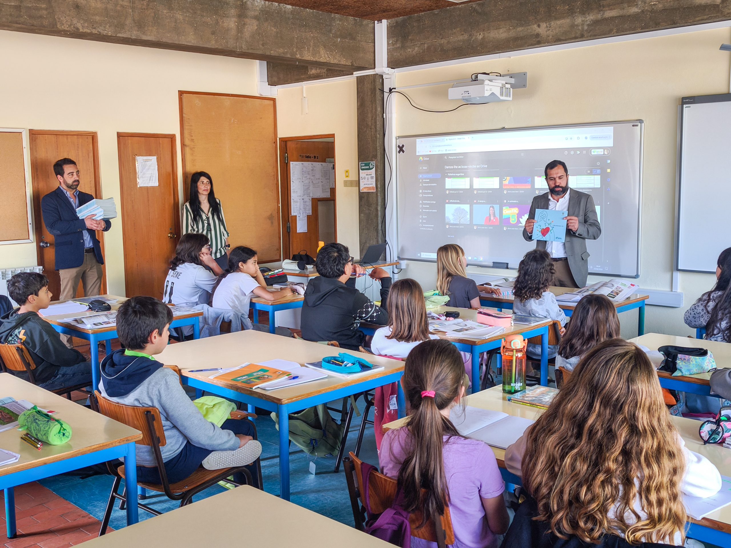 Vila Nova de Poiares assinala 25 de Abril com oferta de livro a alunos @CM Vila Nova de Poiares