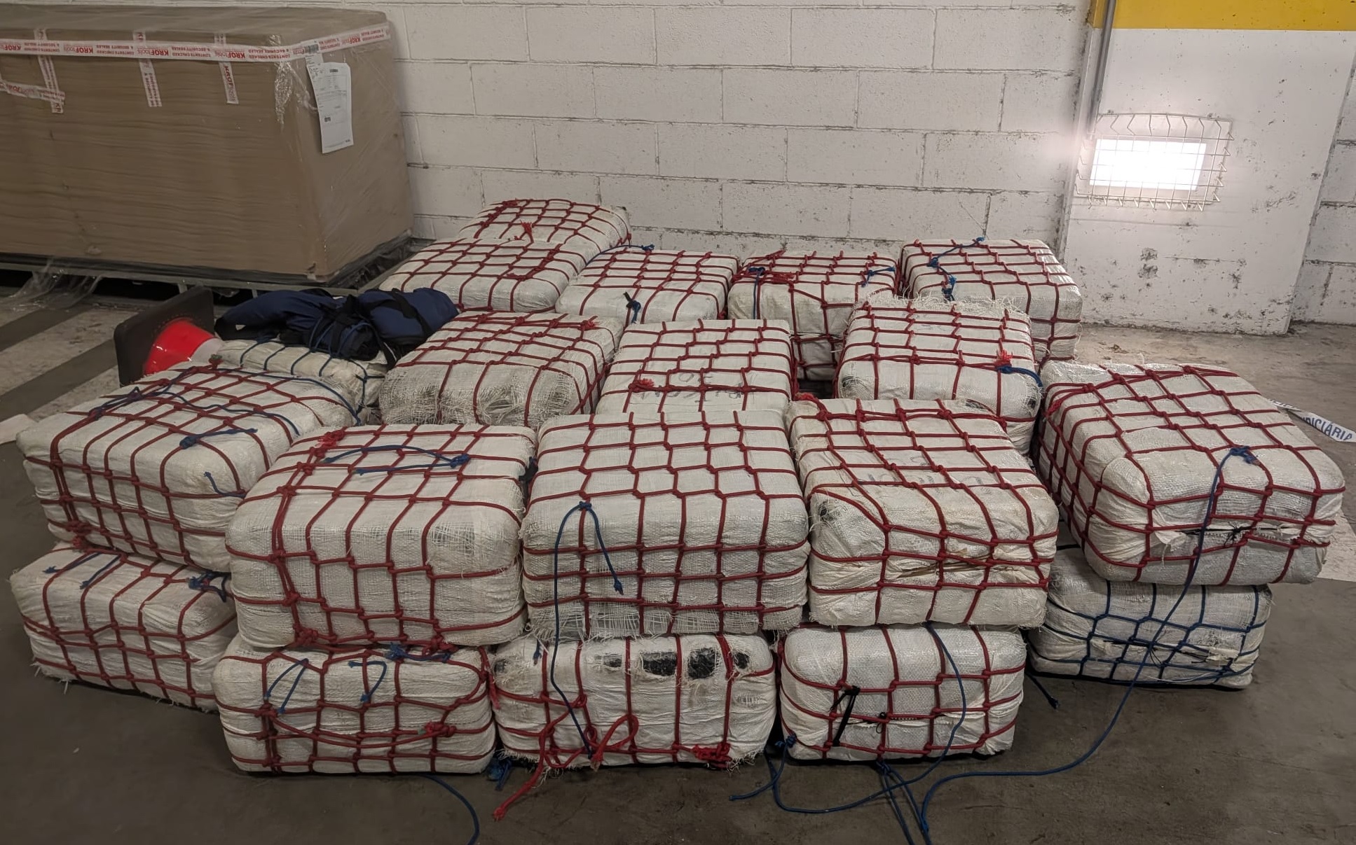 PJ apreende uma tonelada de cocaína ao largo de Setúbal em operação "Choco" @PJ