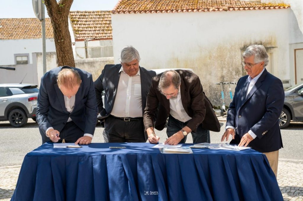 Consignada obra da reabilitação das Redes de Abastecimento de Água e deDrenagem de Águas Residuais Domésticas e Pluviais na Rua Direita do Monte @CM Figueira da Foz