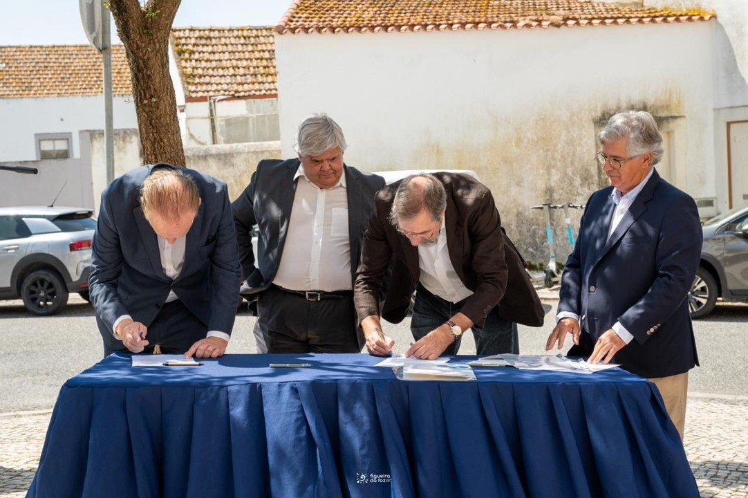 Consignada obra da reabilitação das Redes de Abastecimento de Água e deDrenagem de Águas Residuais Domésticas e Pluviais na Rua Direita do Monte @CM Figueira da Foz