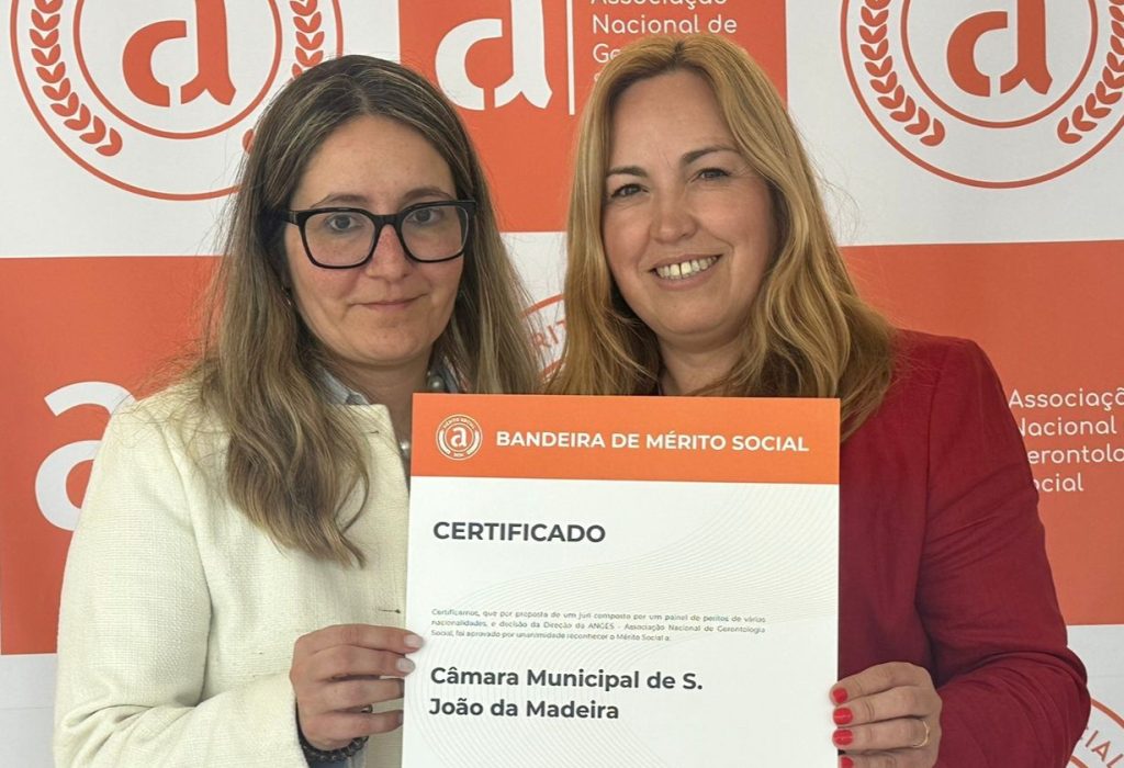São João da Madeira recebe bandeira de mérito social @CM São João da Madeira