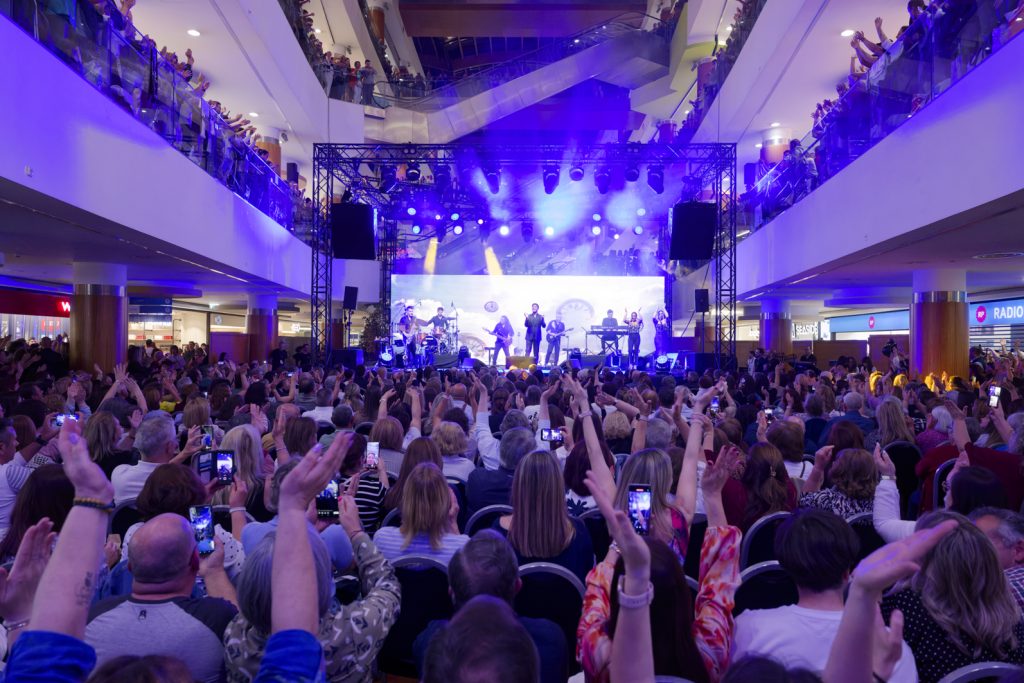 Tony Carreira com milhares de pessoas no concerto do 18.º aniversário do Palácio do Gelo em Viseu @Grupo Visabeira