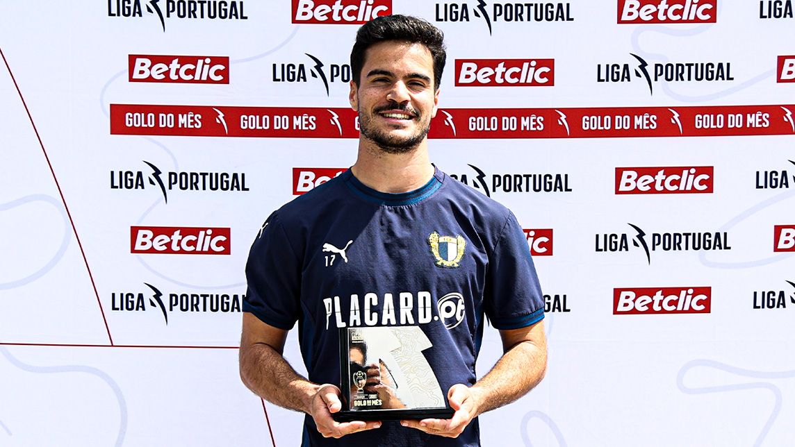 Prémio Golo do Mês da Liga Portugal Betclic foi entregue a Rodrigo Pinheiro do FC Famalicão @Liga portugal