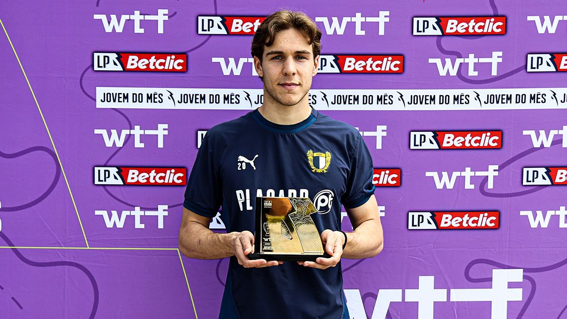Gustavo Sá médio e capitão do FC Famalicão recebeu o prémio WTF Jovem do Mês de março @Liga Portugal