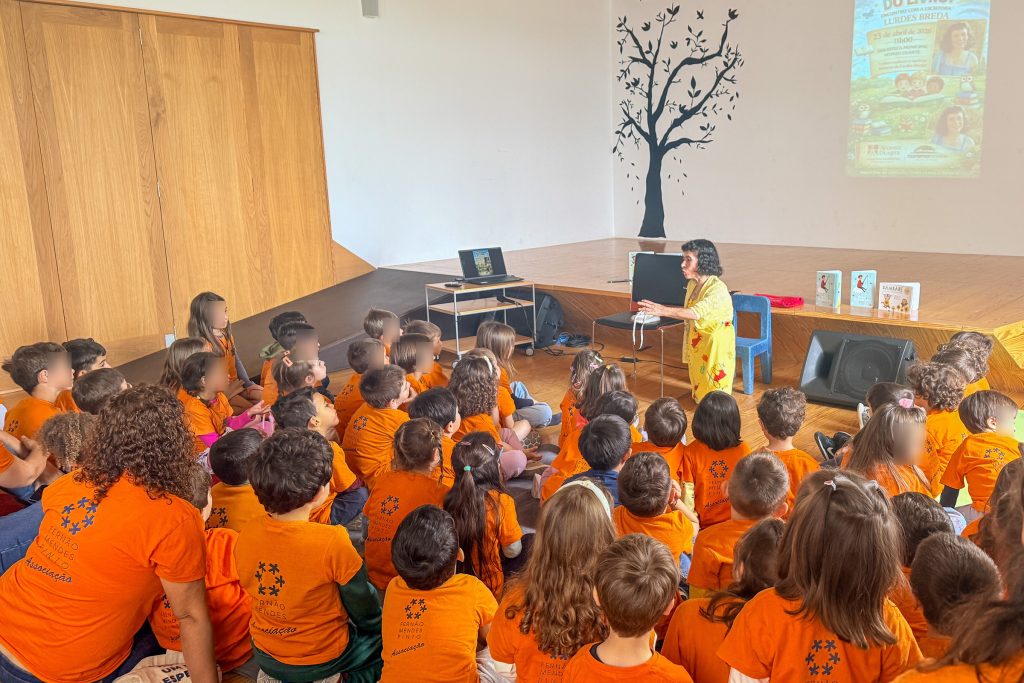 76 crianças celebraram Dia Mundial do Livro na Biblioteca Municipal Afonso Duarte @CM Montemor-o-Velho