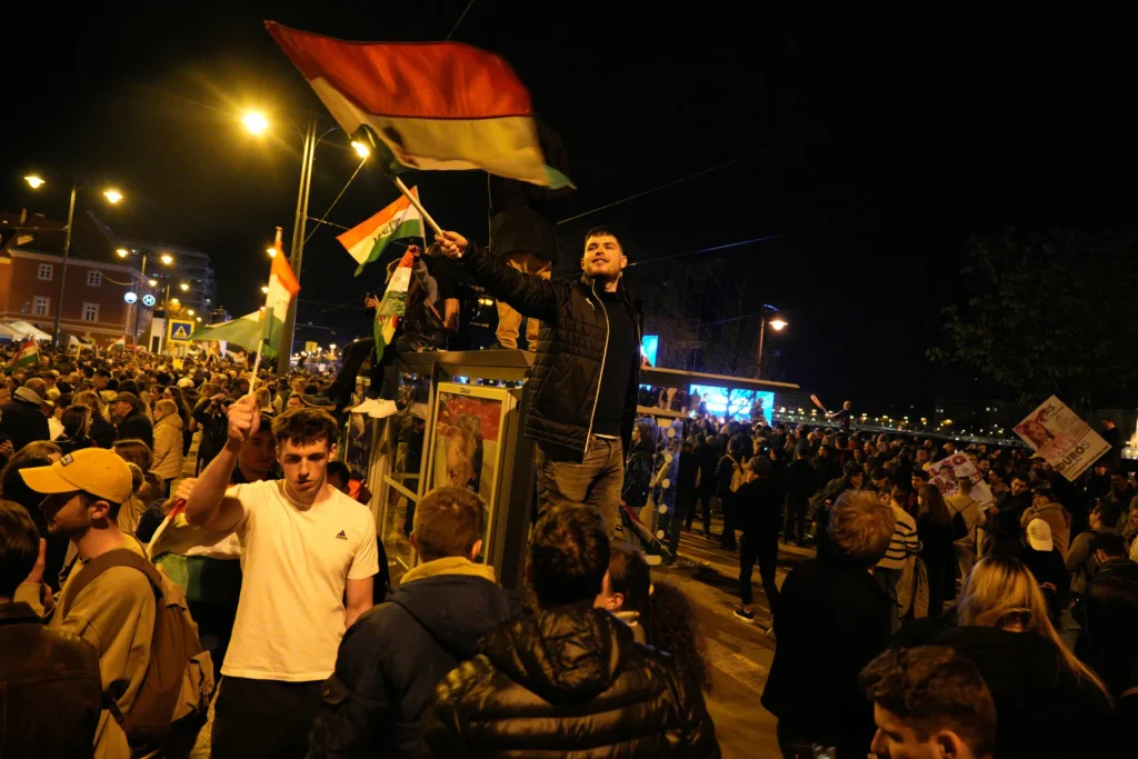 Festejos na Hungria pela vitória da oposição enchem ruas de Budapeste @lusa