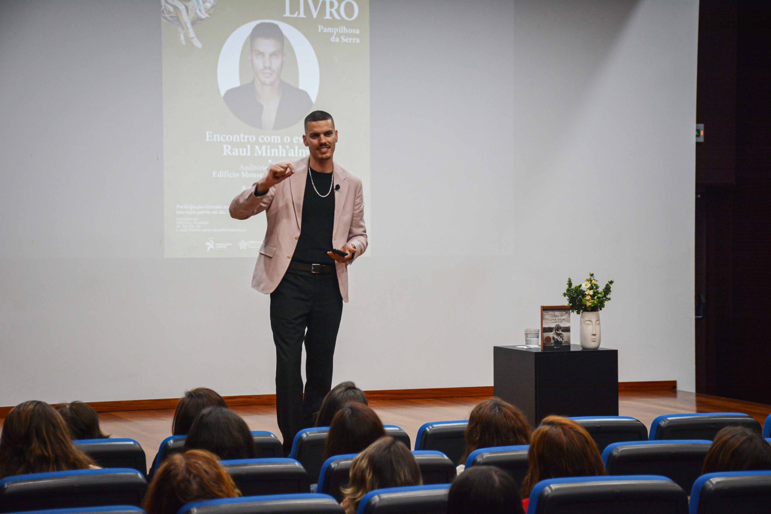 Raul Minh'alma marca presença na XV Feira do Livro em Pampilhosa da Serra @CM Pampilhosa da Serra