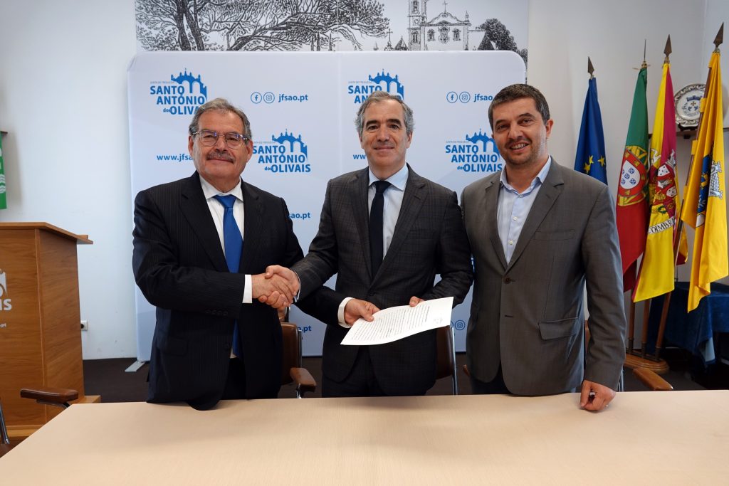 Acordo regulariza utilização da sede da Junta deFreguesia de Santo António dos Olivais @CM Coimbra