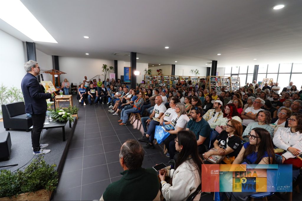 Casa cheia para encontro de Pedro Chagas Freitas com o público na 28.ª Feira do Livro de Góis @CM Góis