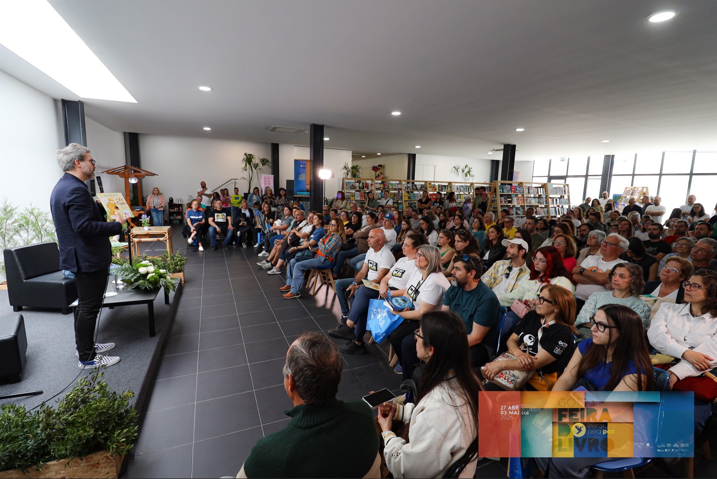 Casa cheia para encontro de Pedro Chagas Freitas com o público na 28.ª Feira do Livro de Góis @CM Góis