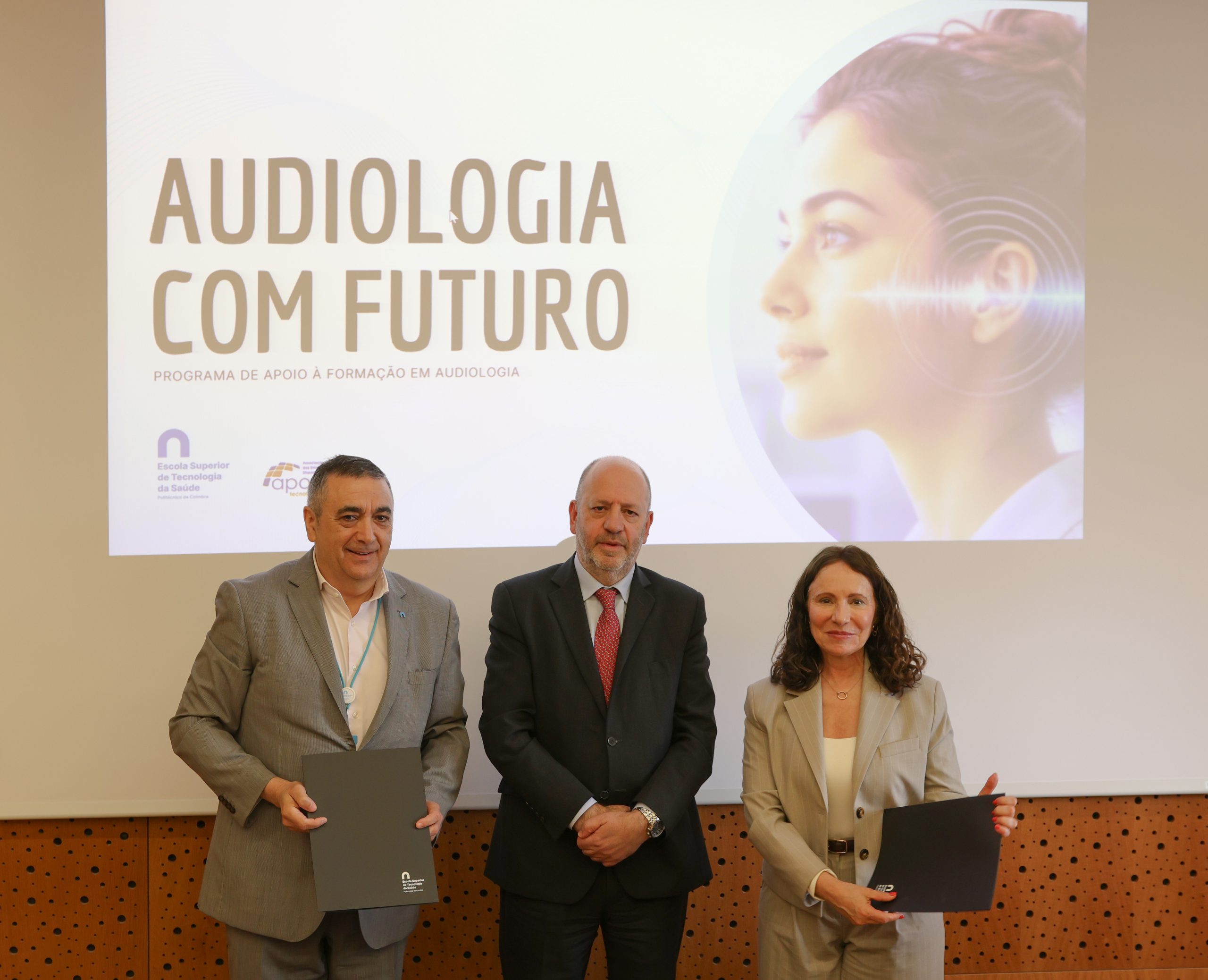 Estudantes de Audiologia da ESTeSC-IPC vão ter bolsas pagas pela APORMED @ESTESC