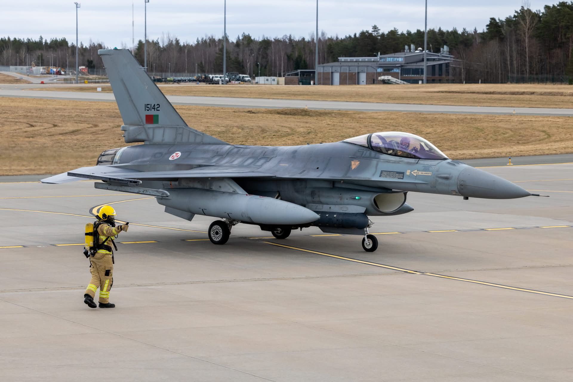 F-16 da Força Aérea voltam a quebrar a barreira do som esta tarde @Força aérea