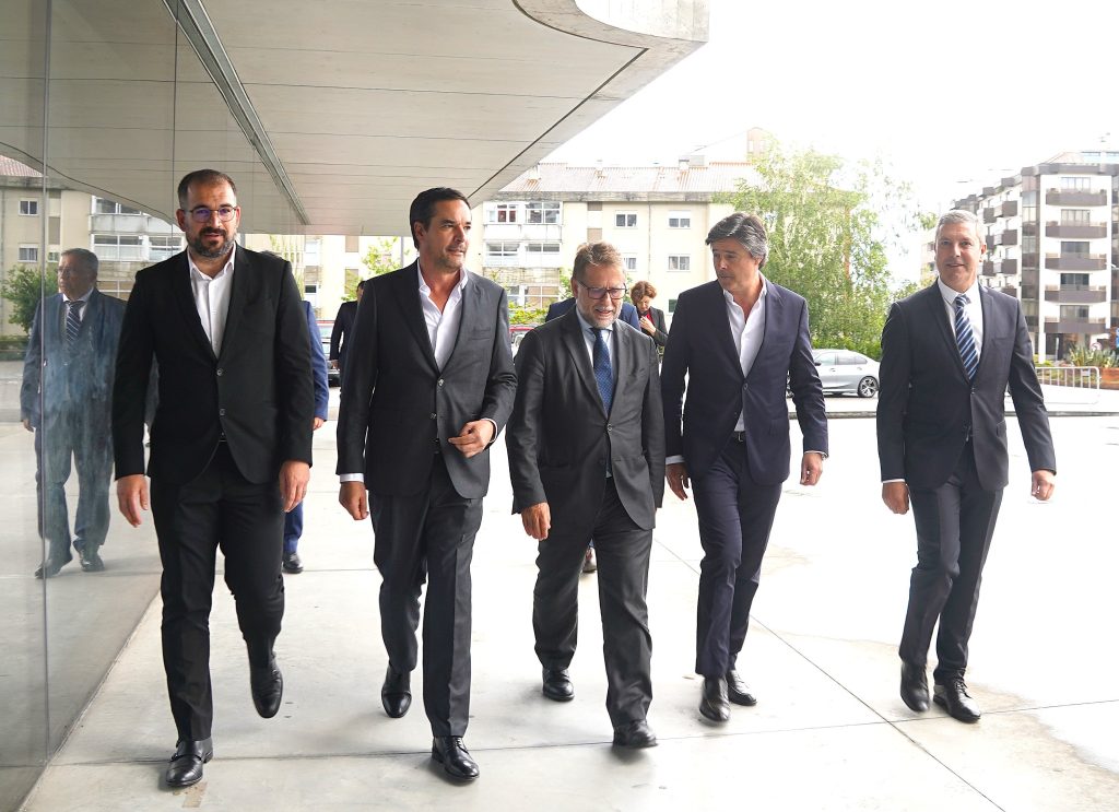 Águeda apela a reforço de meios em encontro com bombeiros e Governo @CM Águeda