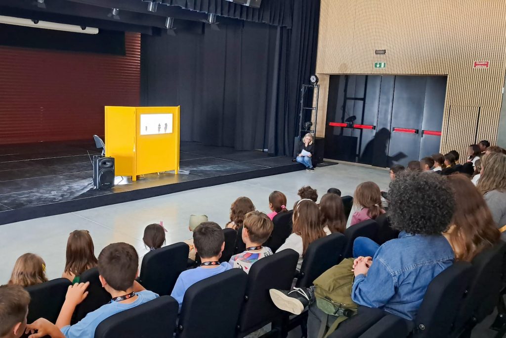 Dos bastidores ao palco do Fórum Cultural: alunos da Carapinheira descobriram o mundo do espetáculo @CM Montemor-o-Velho