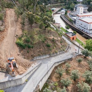 Obras de estabilização do talude na Rua do Pombal já arrancaram - Pampilhosa da Serra @CM Pampilhosa da Serra