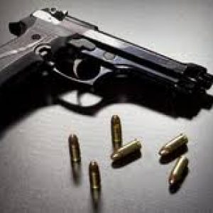 Homem e mulher detidos por posse de armas proibidas em ação de prevenção de criminalidade violenta @PJ