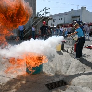 Trabalhadores do Município de Montemor-o-Velho reforçam competências em segurança com formação prática sobre uso de extintores @CM Montemor-o-Velhi